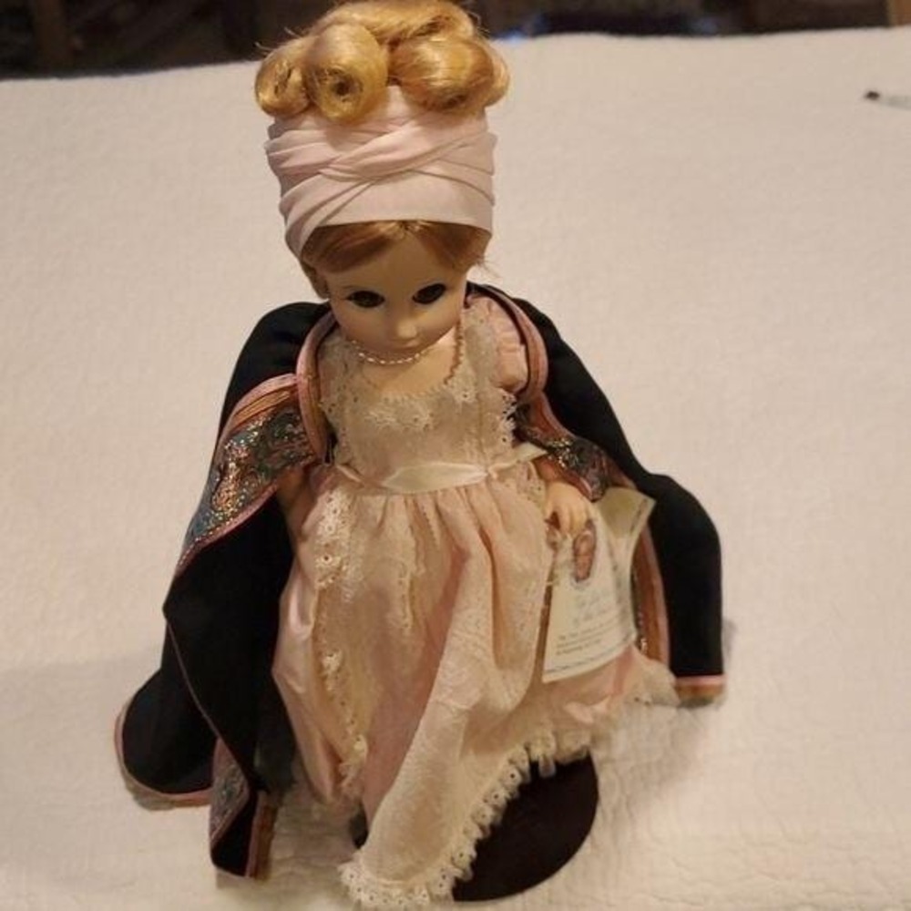 Madame Alexander Martha‎ Randolph #1503 16" Inch Doll with Stand